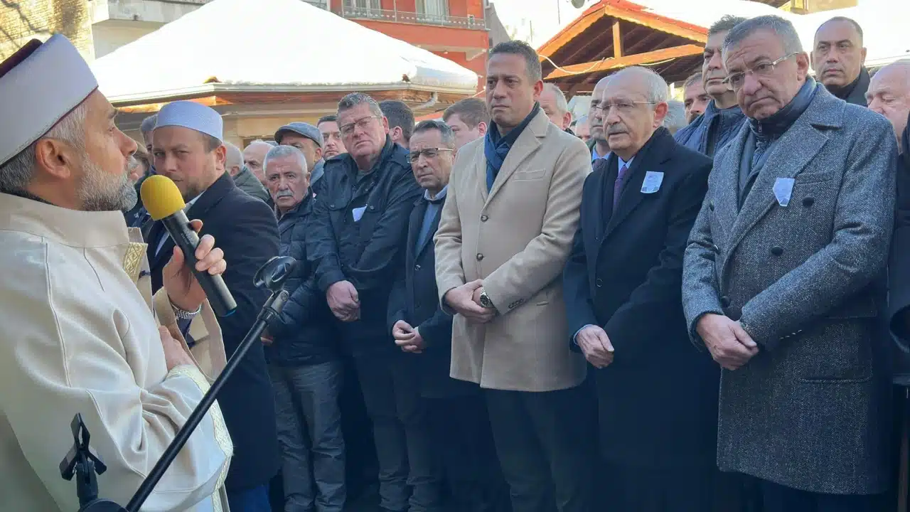 Kılıçdaroğlu Engin Altay’ın babasının cenazesine katıldı
