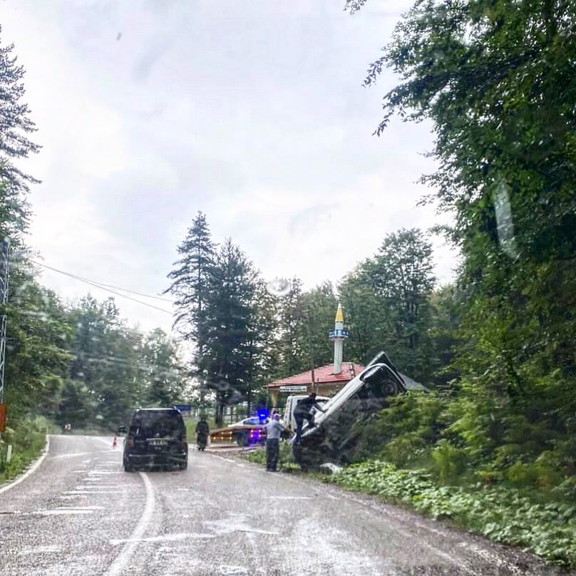 Aynı yolda 3 trafik kazası