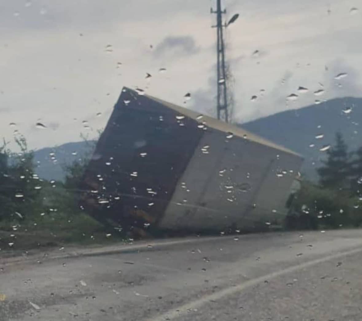 Aynı yolda 3 trafik kazası