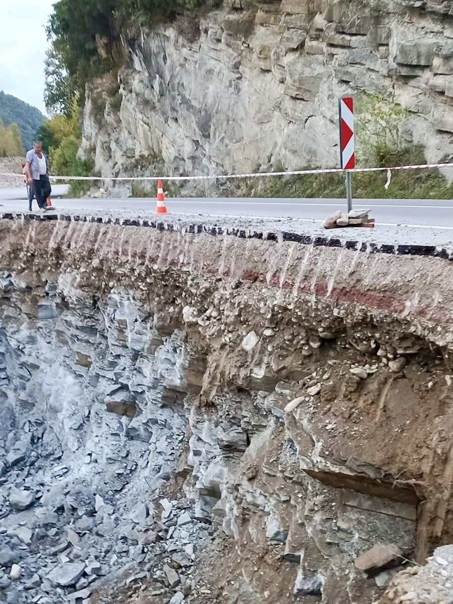 Yol ve Köprü Çalışmaları Devam Ediyor