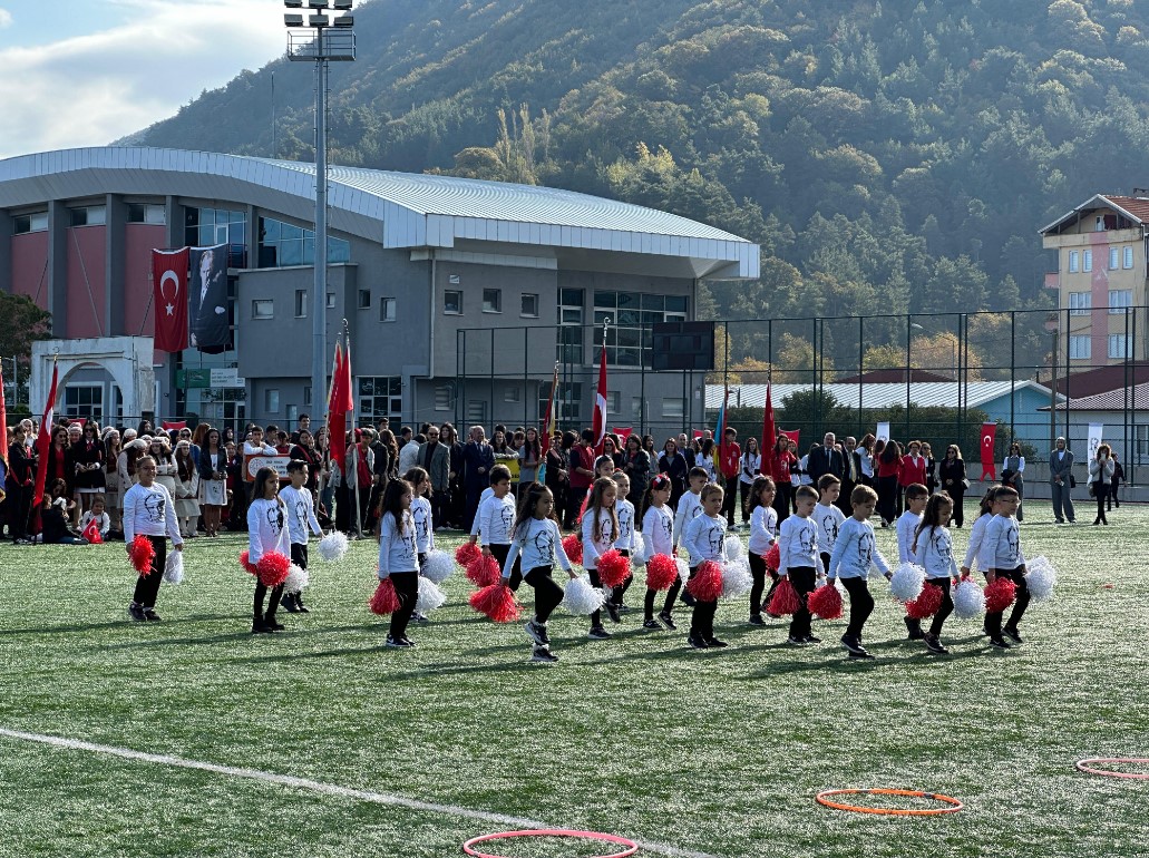 Ayancık'ta 29 Ekim Cumhuriyet Bayramı Coşkuyla Kutlandı