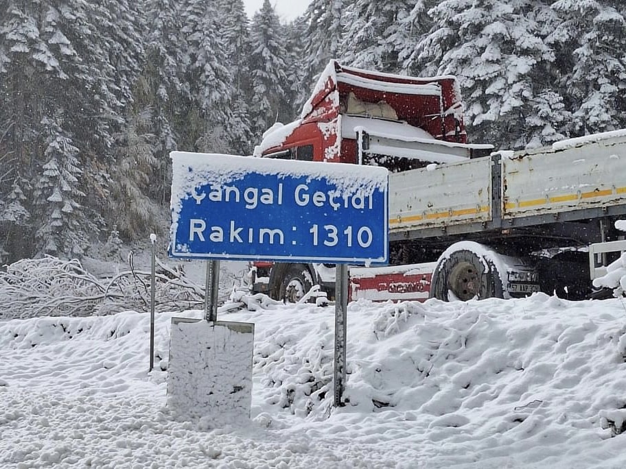 Ayancık’ta Kar Yağışı