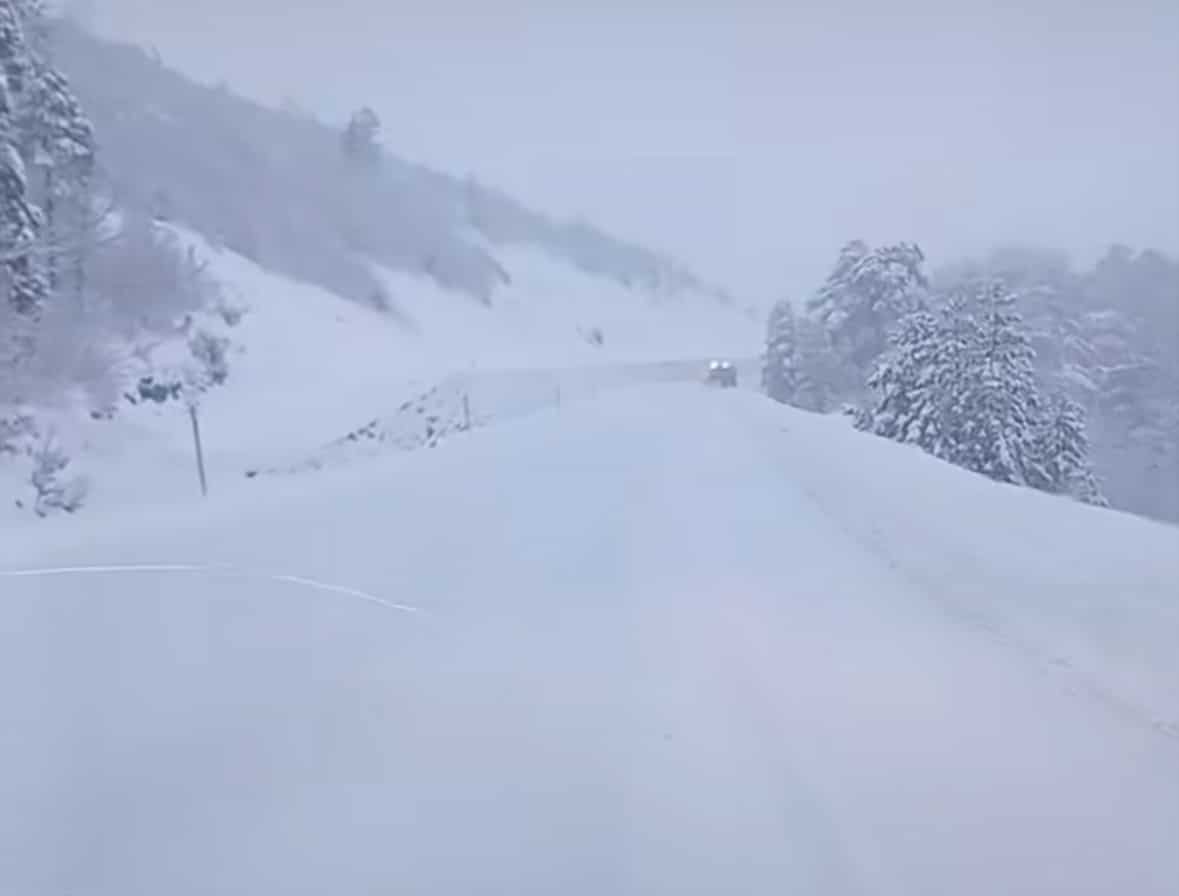 Köy yollarını ulaşıma açma çalışmaları devam ediyor