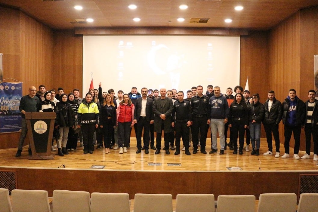 Üniversite Öğrencilerine Polislik Mesleği Tanıtıldı